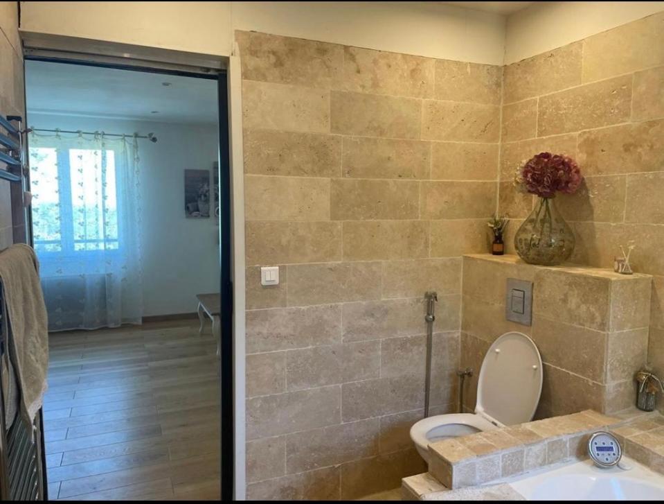 Charmant deux-pièces dans villa avec piscine privée Seillans Exterior foto
