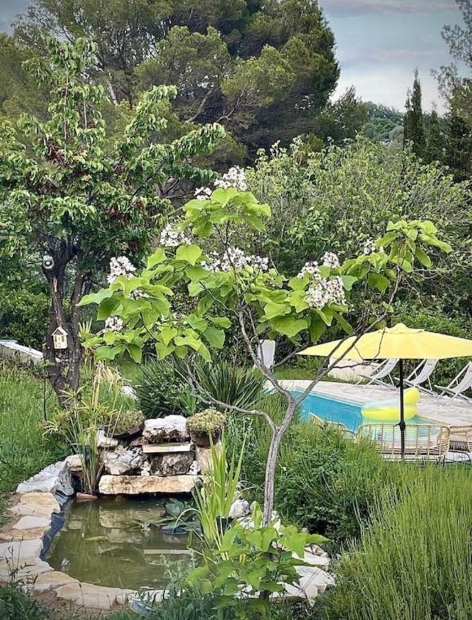 Charmant deux-pièces dans villa avec piscine privée Seillans Exterior foto